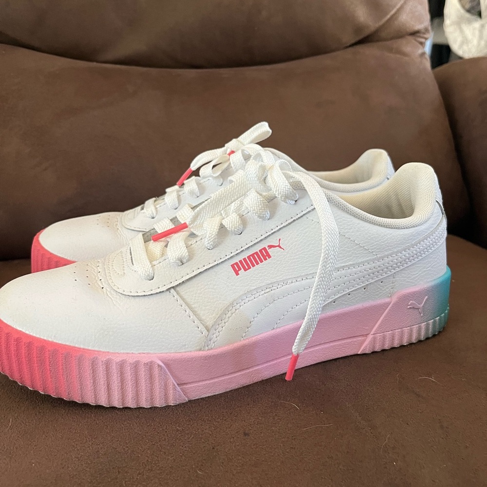 Women’s Pumas Size 9.5